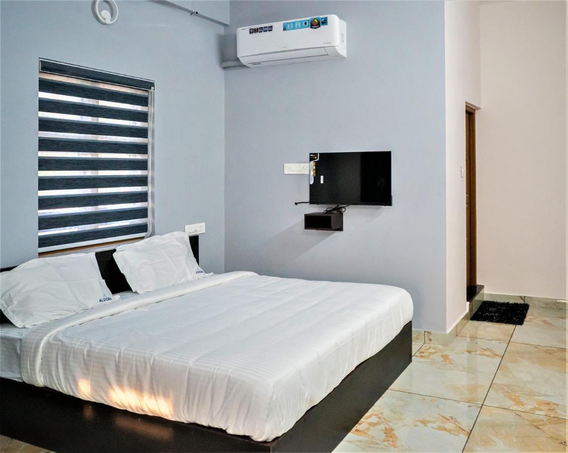 Hotel Aldora Airport Residency à Nedumbassery Extérieur photo