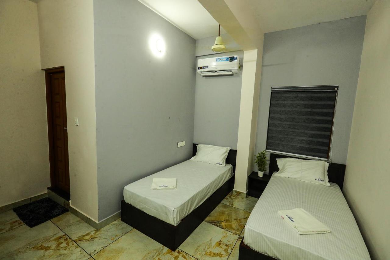 Hotel Aldora Airport Residency à Nedumbassery Extérieur photo