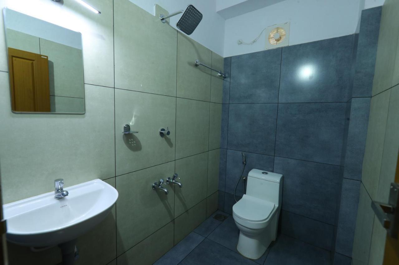 Hotel Aldora Airport Residency à Nedumbassery Extérieur photo