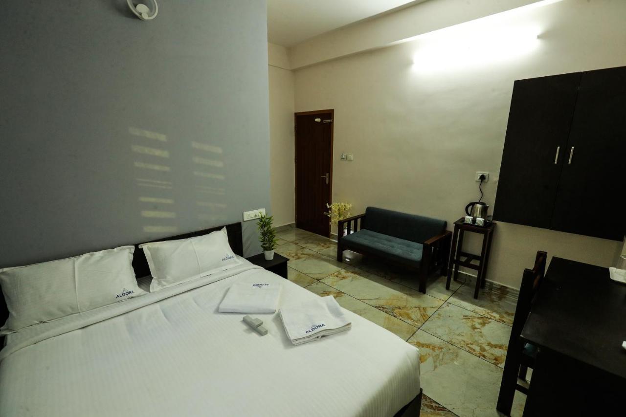 Hotel Aldora Airport Residency à Nedumbassery Extérieur photo