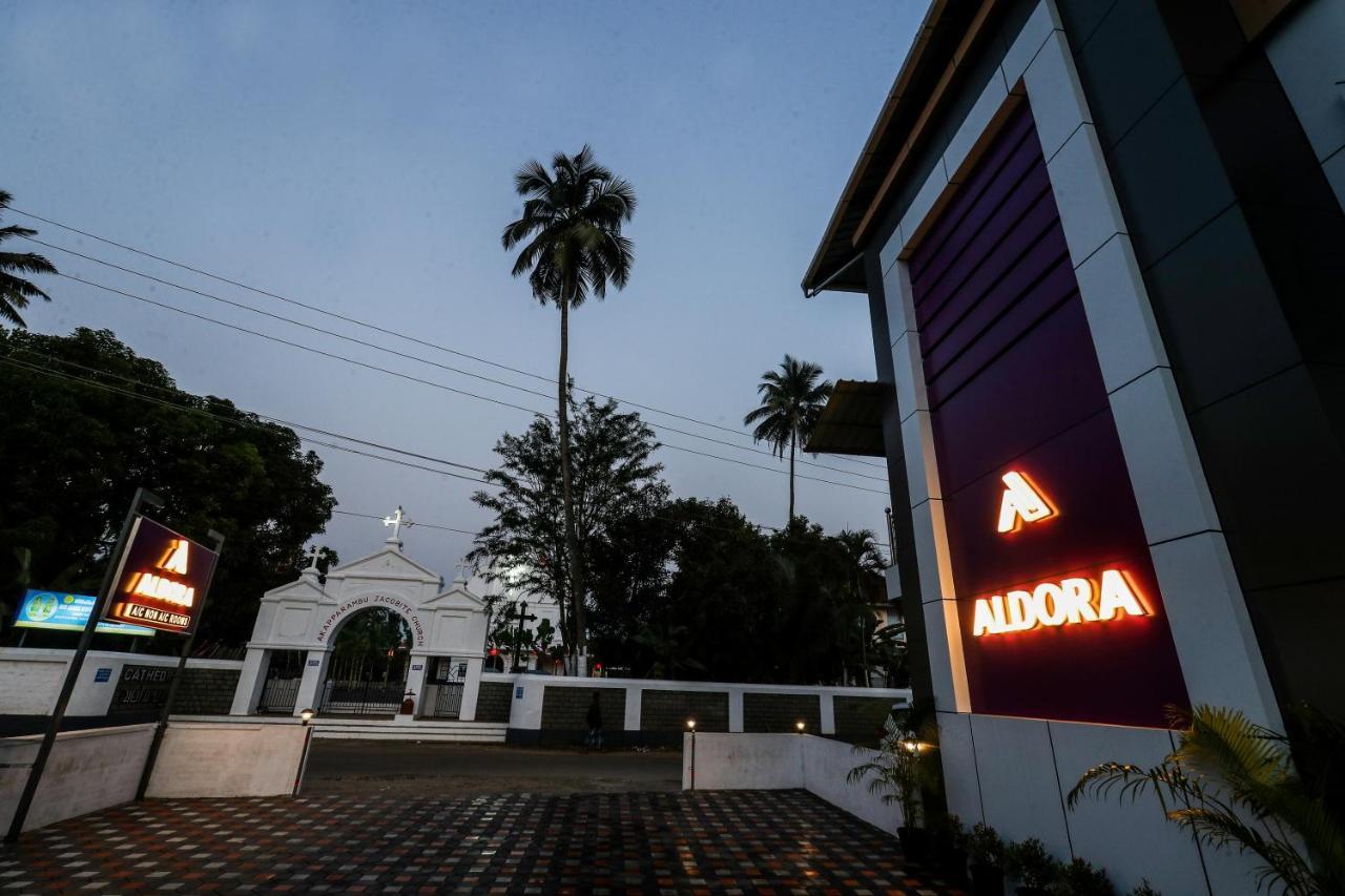 Hotel Aldora Airport Residency à Nedumbassery Extérieur photo