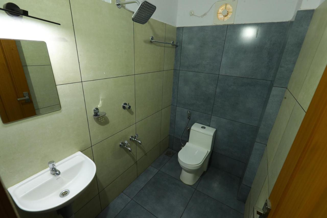 Hotel Aldora Airport Residency à Nedumbassery Extérieur photo