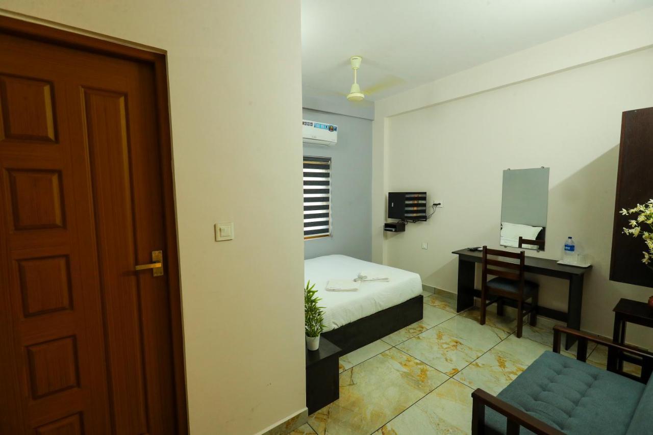Hotel Aldora Airport Residency à Nedumbassery Extérieur photo
