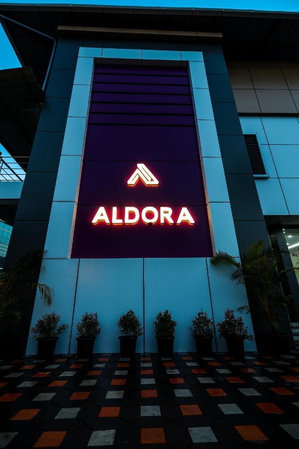 Hotel Aldora Airport Residency à Nedumbassery Extérieur photo