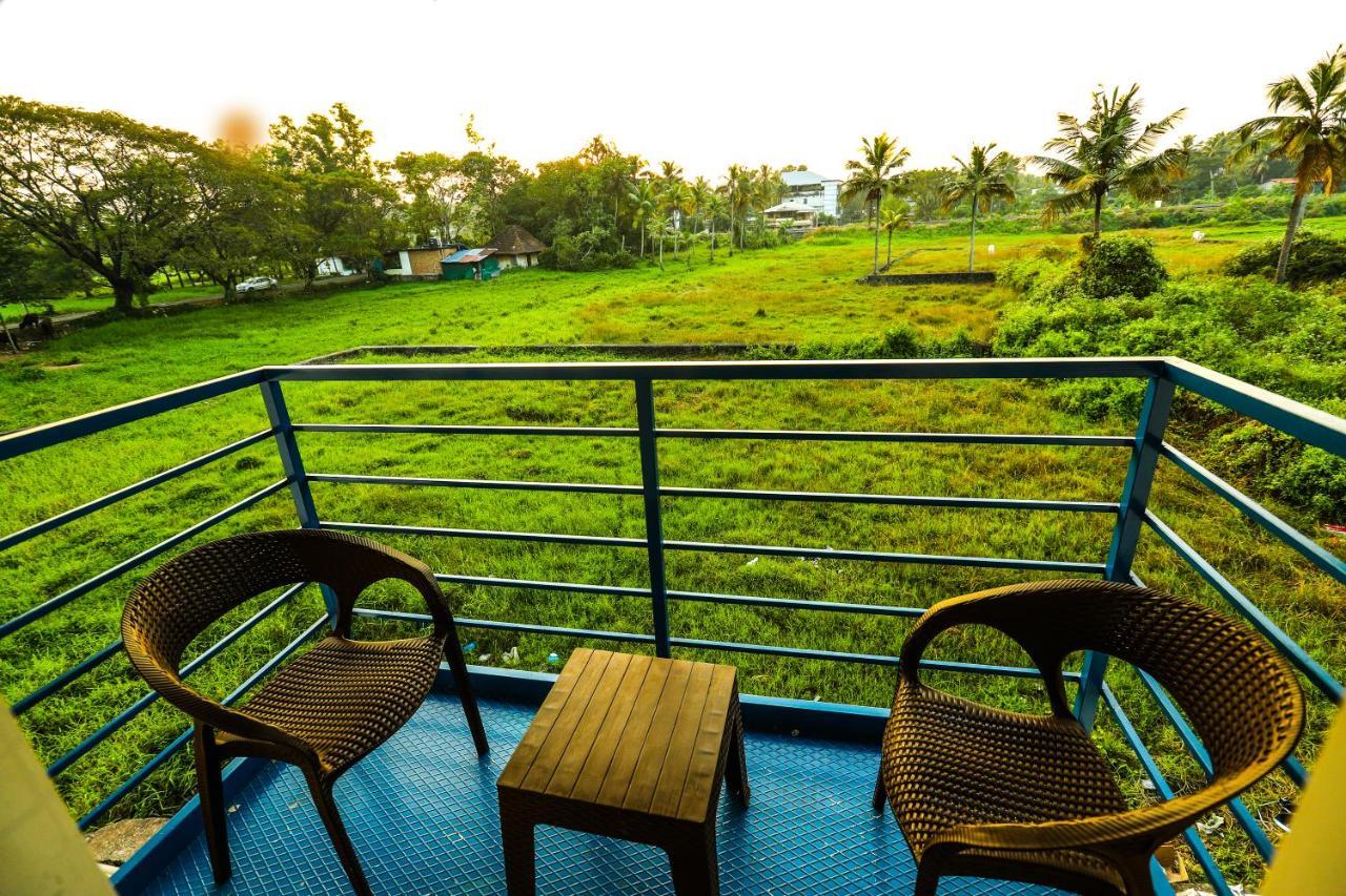 Hotel Aldora Airport Residency à Nedumbassery Extérieur photo